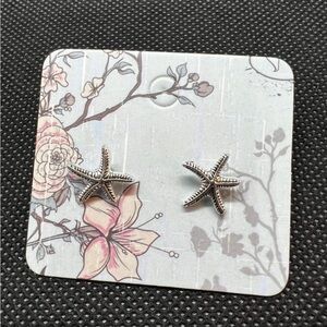 🚫SOLD🚫 🆕 starfish Studded earings 💛